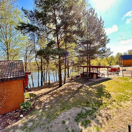 Domek nad jeziorem z łódką i prywatnym pomostem. Gostynin Zewnętrze zdjęcie